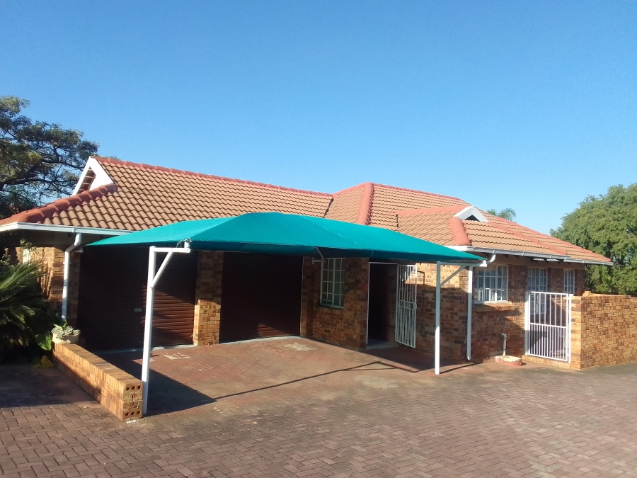 3 Bedroom Property for Sale in Geelhoutpark North West